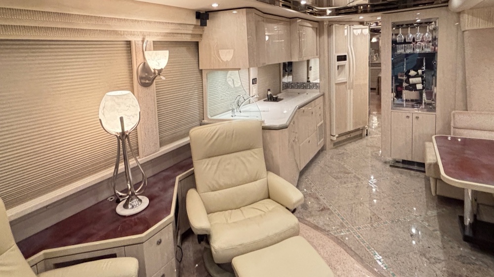 2005 Prevost Featherlite H3-45 For Sale