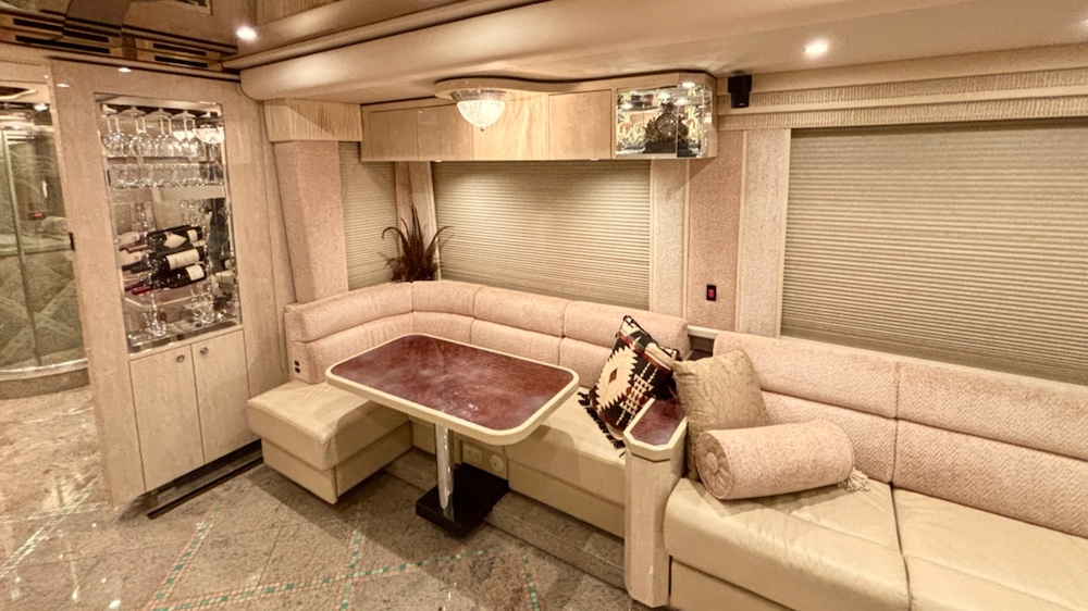 2005 Prevost Featherlite H3-45 For Sale
