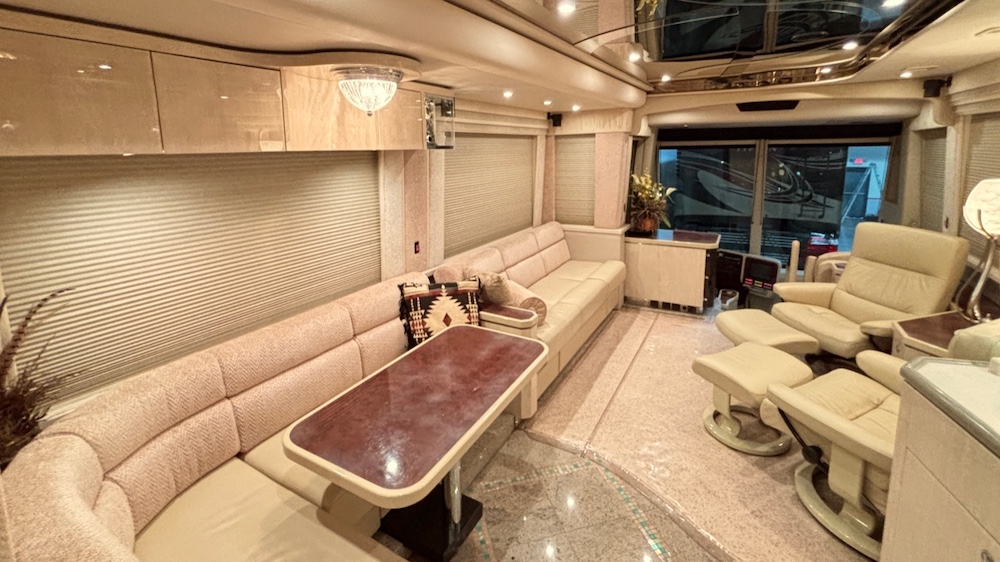 2005 Prevost Featherlite H3-45 For Sale