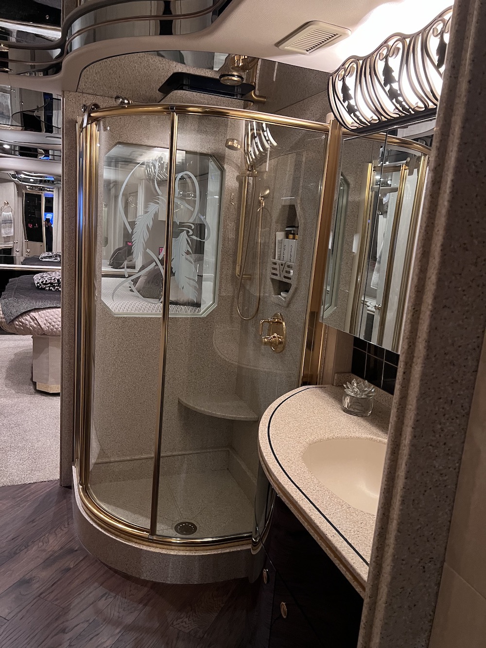 2005 Prevost Featherlite H3-45 For Sale