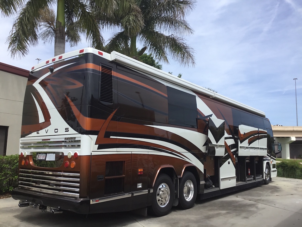 2005 Prevost Featherlite H3-45 For Sale