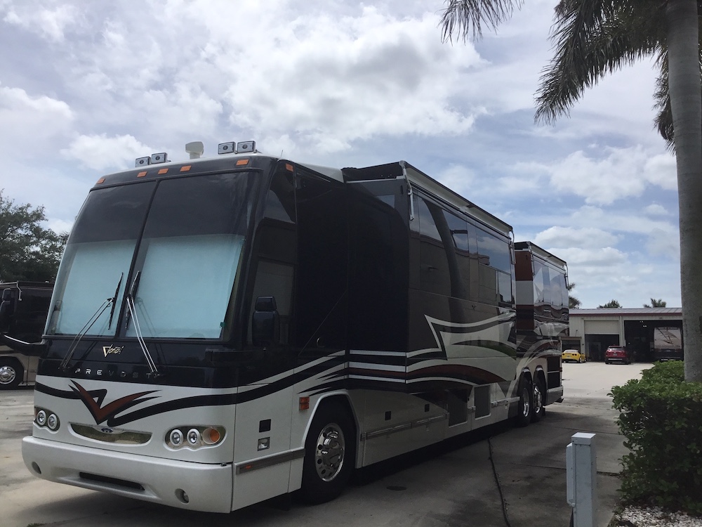 2005 Prevost Featherlite H3-45 For Sale