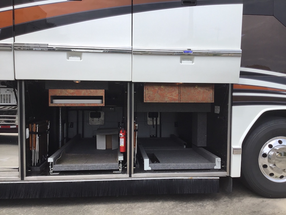 2005 Prevost Featherlite H3-45 For Sale