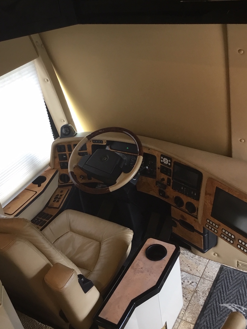 2005 Prevost Featherlite H3-45 For Sale