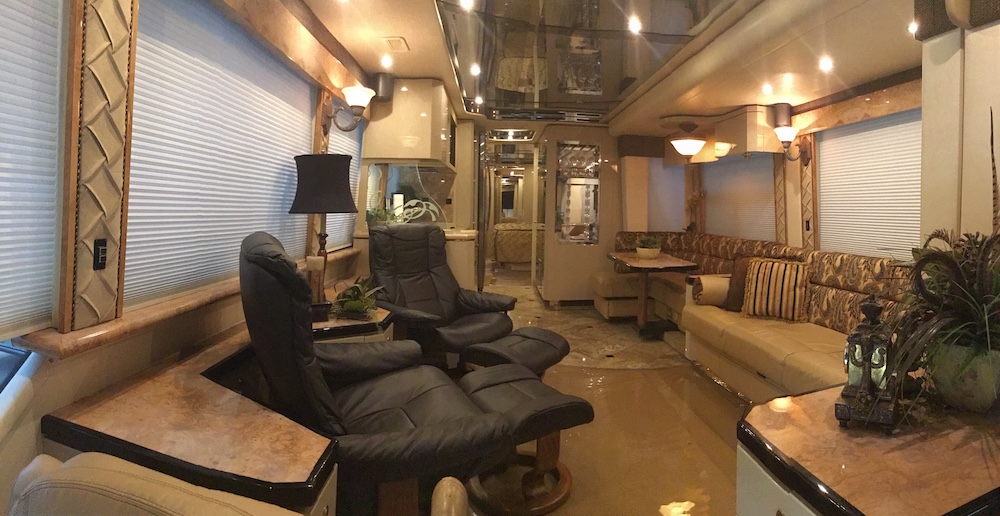 2005 Prevost Featherlite H3-45 For Sale