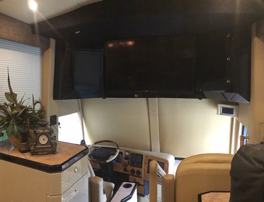 2005 Prevost Featherlite H3-45 For Sale