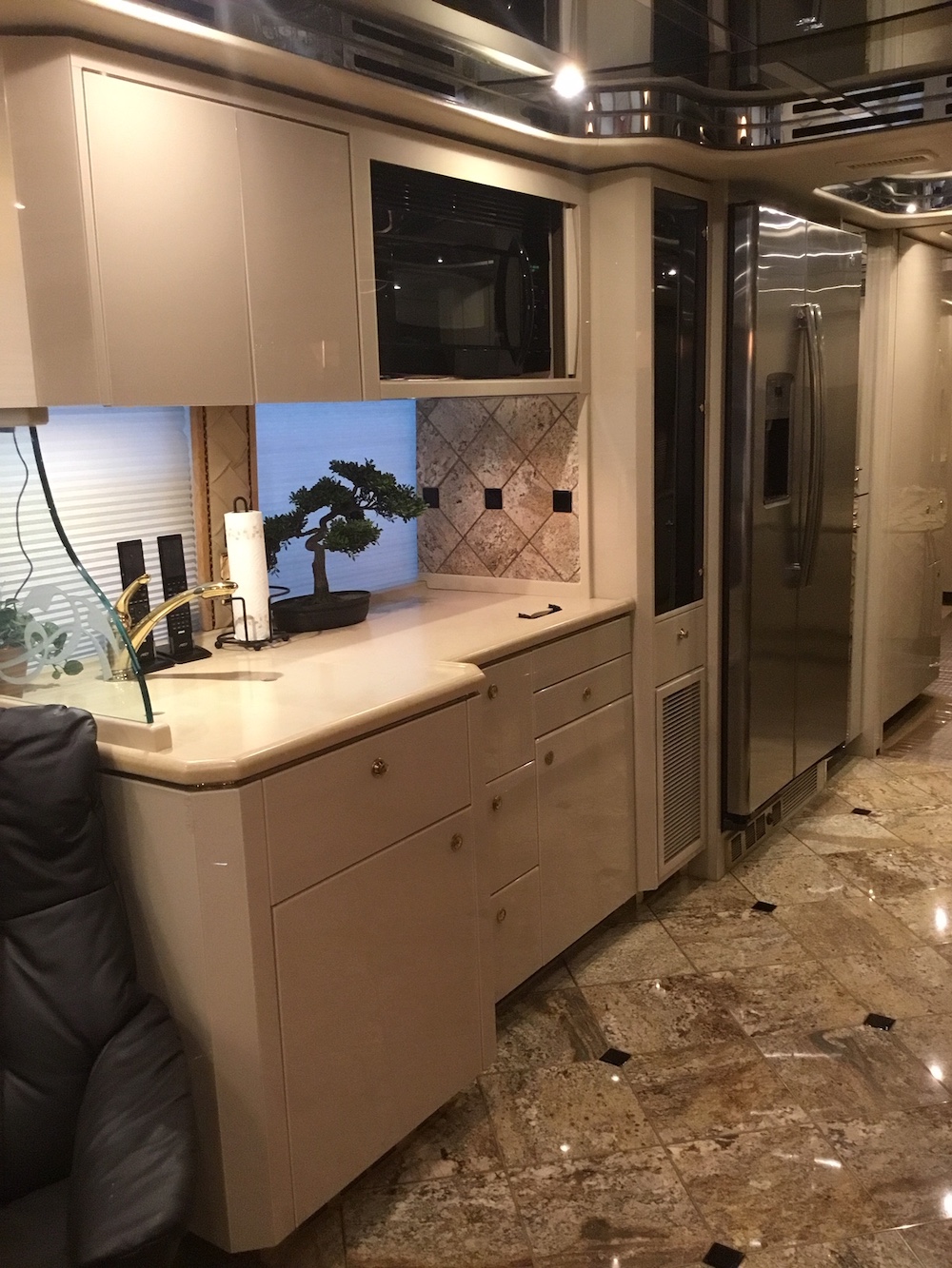 2005 Prevost Featherlite H3-45 For Sale