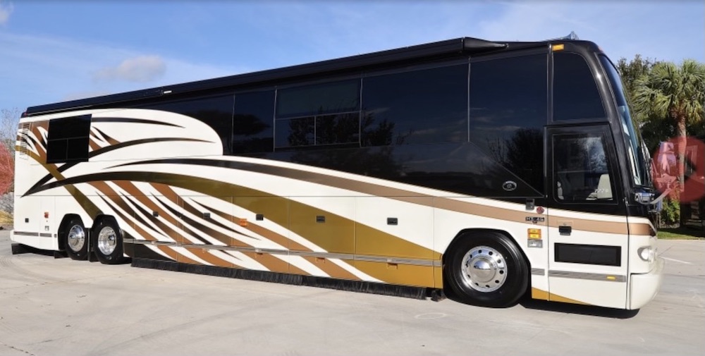 2005 Prevost Featherlite H3-45 For Sale