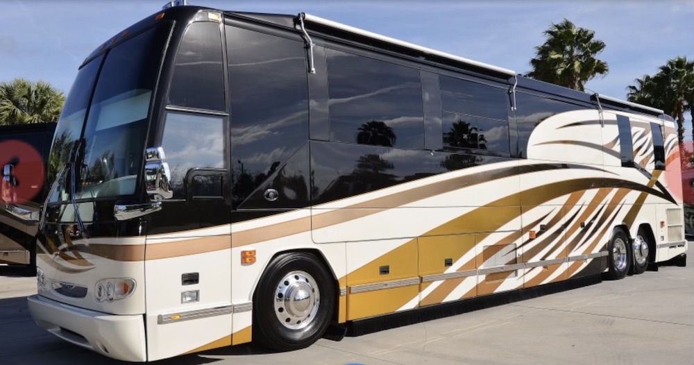 2005 Prevost Featherlite H3-45 For Sale