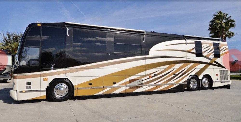 2005 Prevost Featherlite H3-45 For Sale