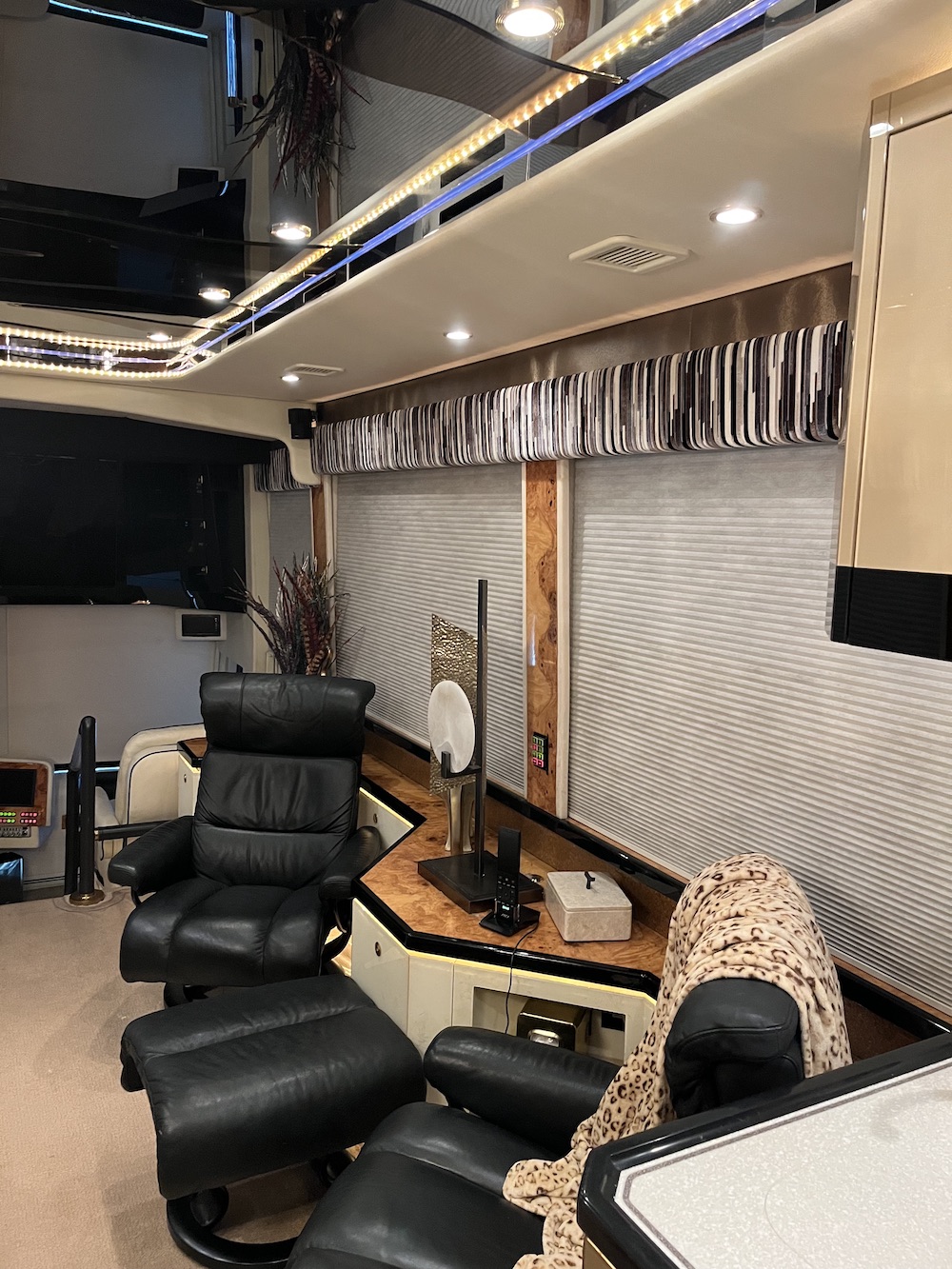 2005 Prevost Featherlite H3-45 For Sale