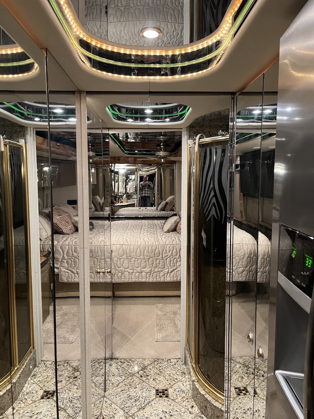 2005 Prevost Featherlite H3-45 For Sale