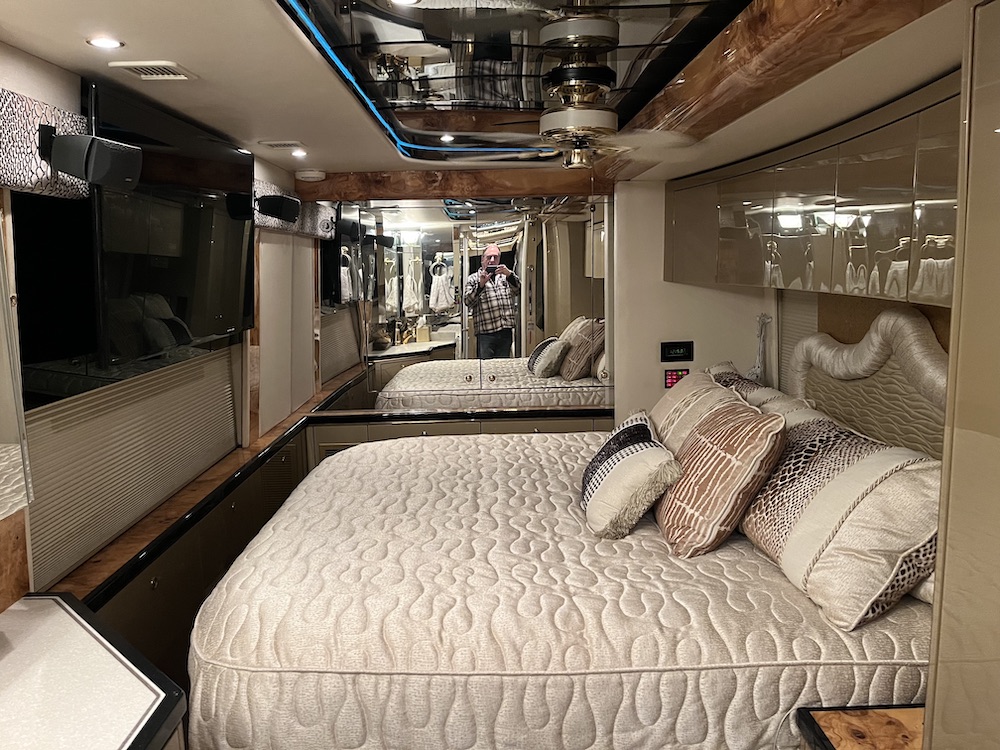 2005 Prevost Featherlite H3-45 For Sale