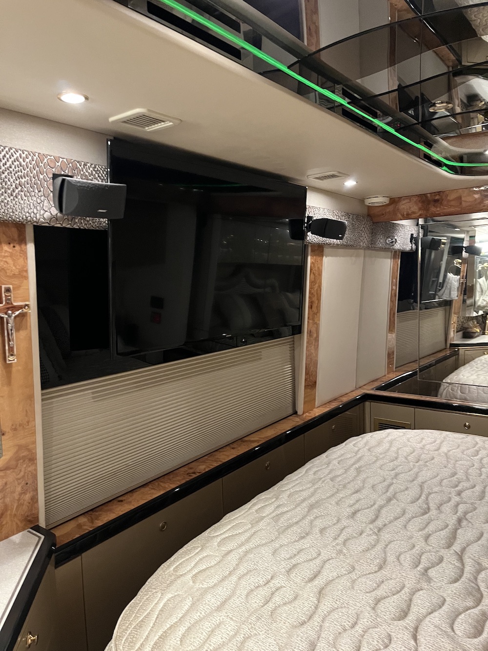 2005 Prevost Featherlite H3-45 For Sale