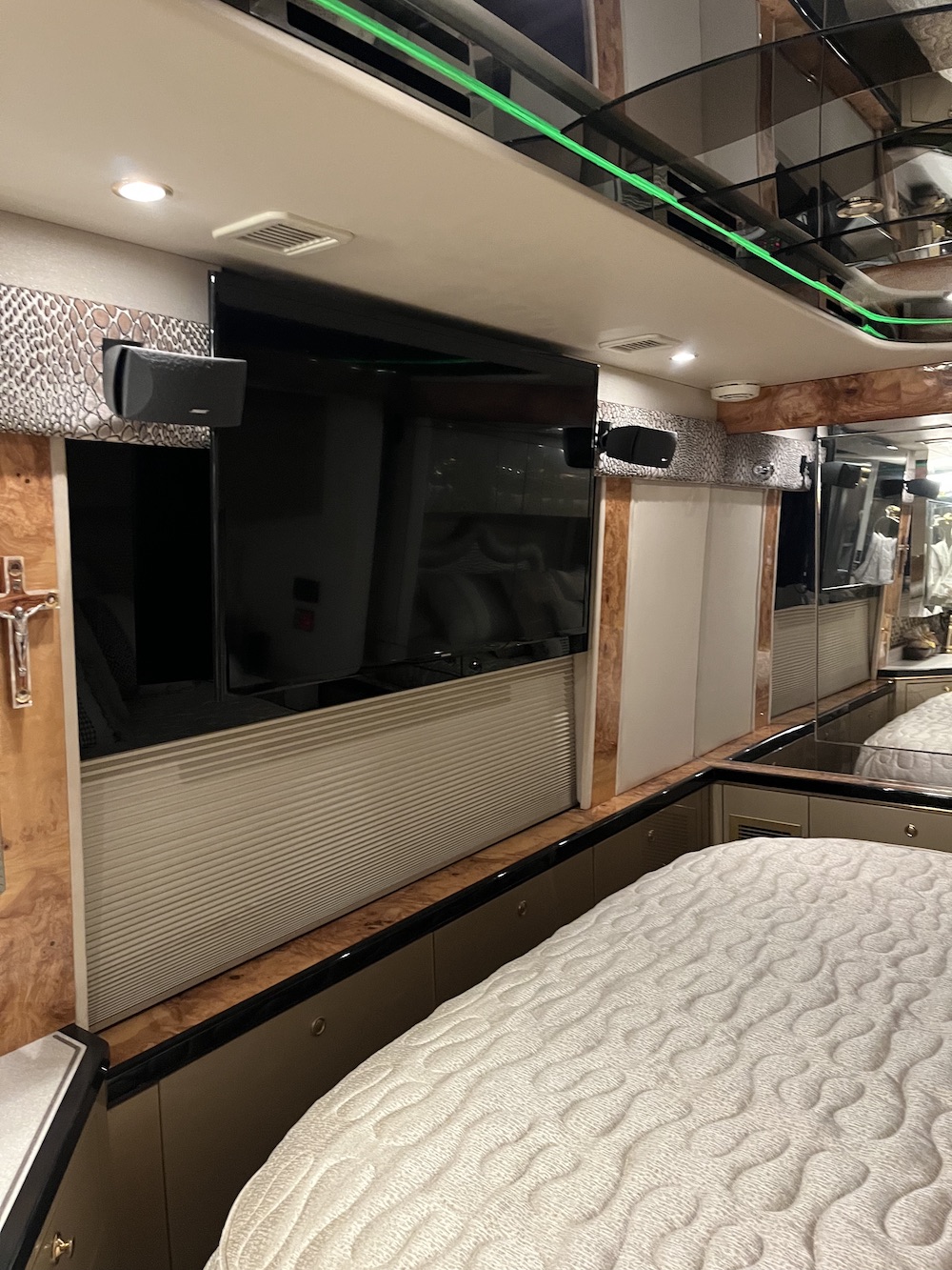 2005 Prevost Featherlite H3-45 For Sale