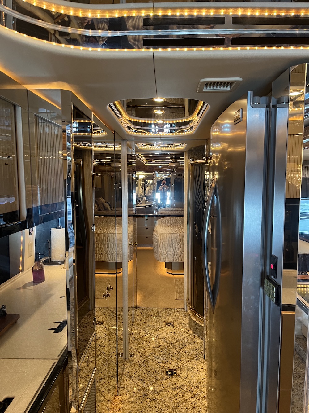 2005 Prevost Featherlite H3-45 For Sale