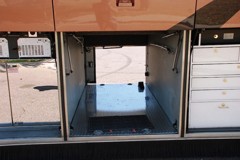 2005 Prevost Featherlite H3-45 For Sale