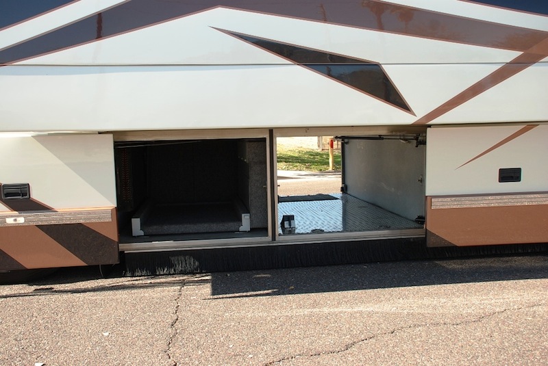 2005 Prevost Featherlite H3-45 For Sale
