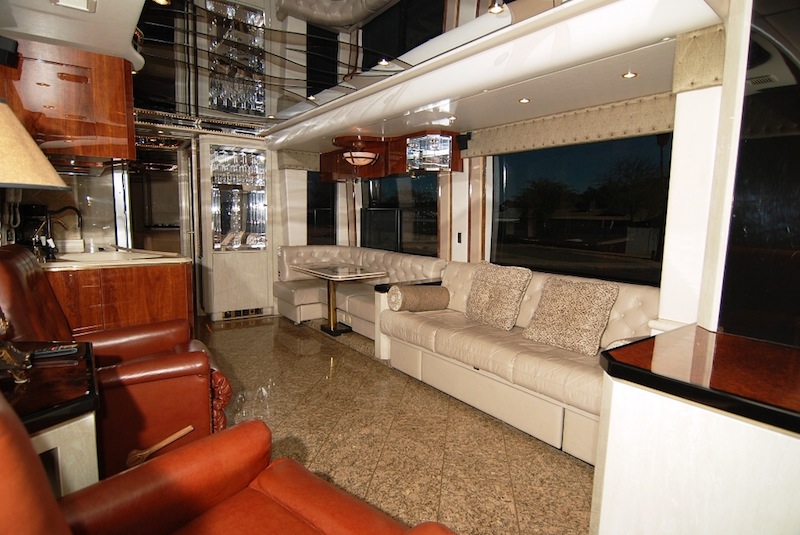2005 Prevost Featherlite H3-45 For Sale
