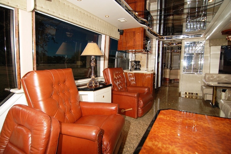 2005 Prevost Featherlite H3-45 For Sale