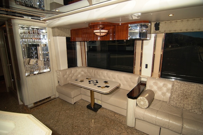 2005 Prevost Featherlite H3-45 For Sale