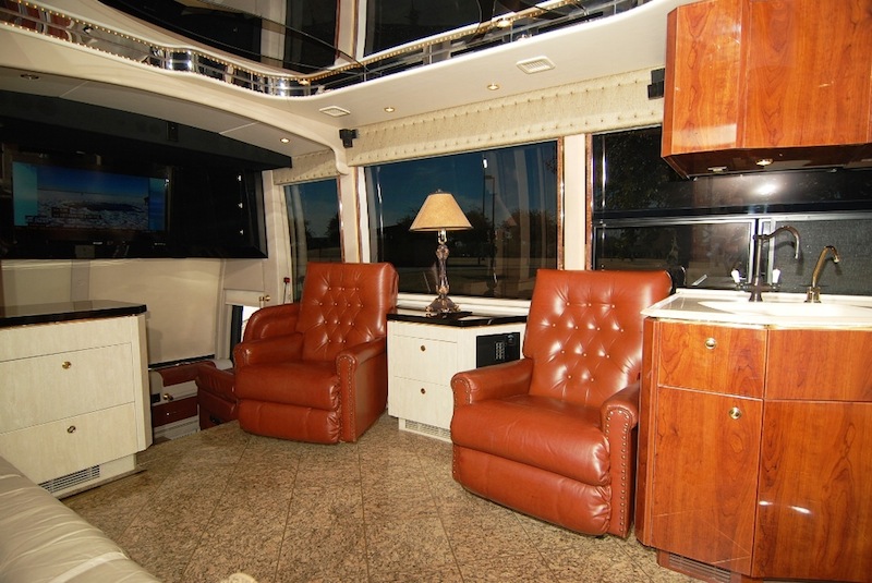 2005 Prevost Featherlite H3-45 For Sale