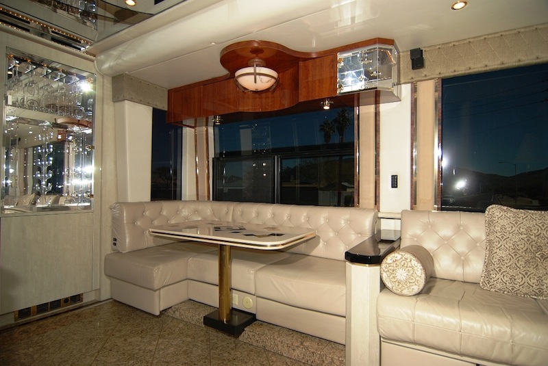 2005 Prevost Featherlite H3-45 For Sale