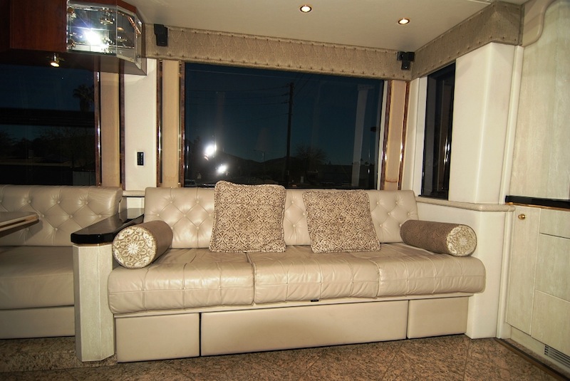 2005 Prevost Featherlite H3-45 For Sale