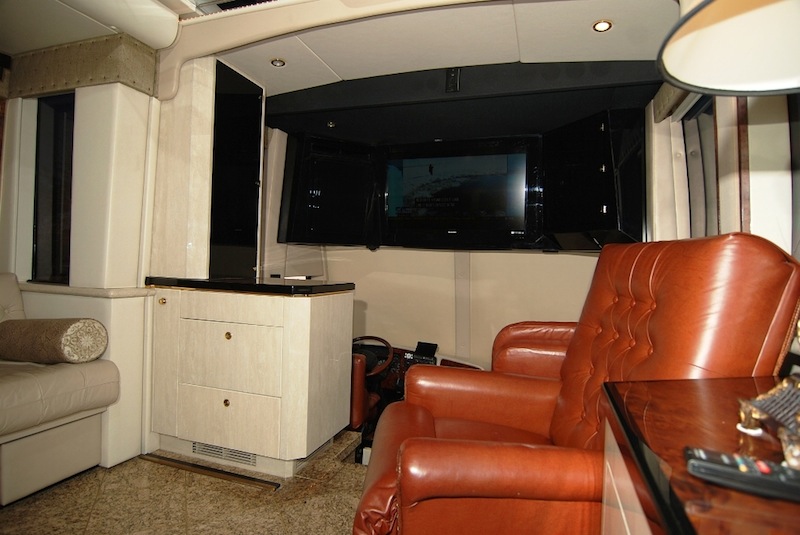 2005 Prevost Featherlite H3-45 For Sale
