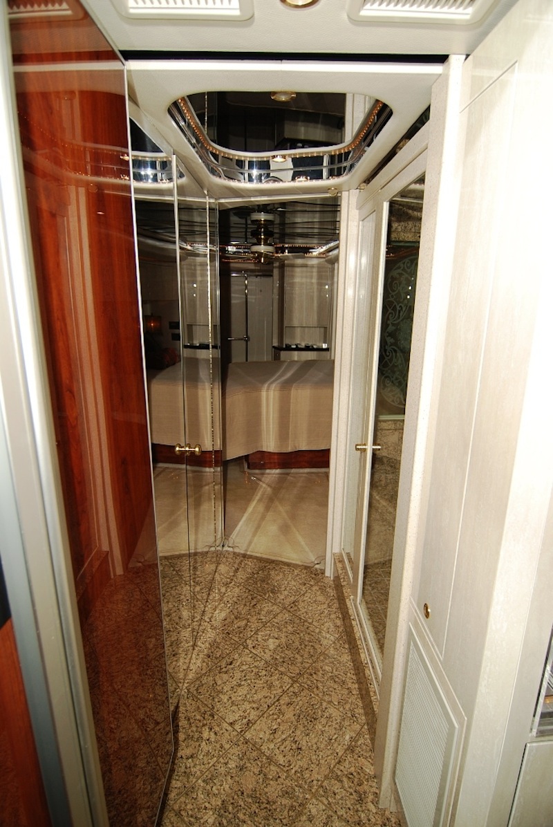 2005 Prevost Featherlite H3-45 For Sale