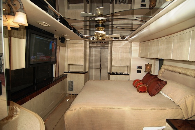 2005 Prevost Featherlite H3-45 For Sale