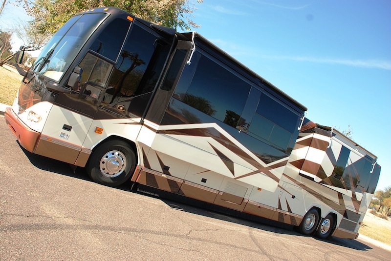 2005 Prevost Featherlite H3-45 For Sale