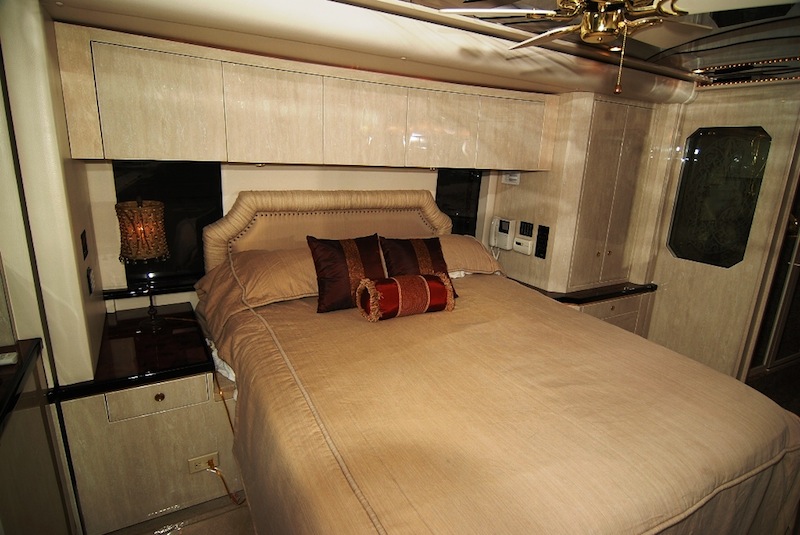 2005 Prevost Featherlite H3-45 For Sale