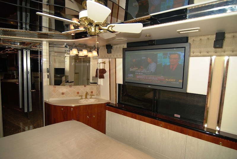 2005 Prevost Featherlite H3-45 For Sale