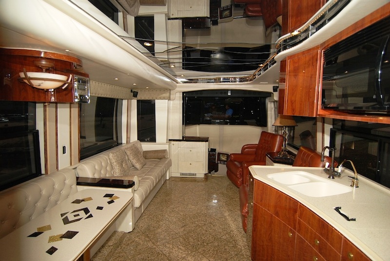 2005 Prevost Featherlite H3-45 For Sale