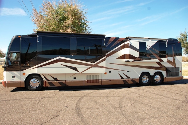 2005 Prevost Featherlite H3-45 For Sale