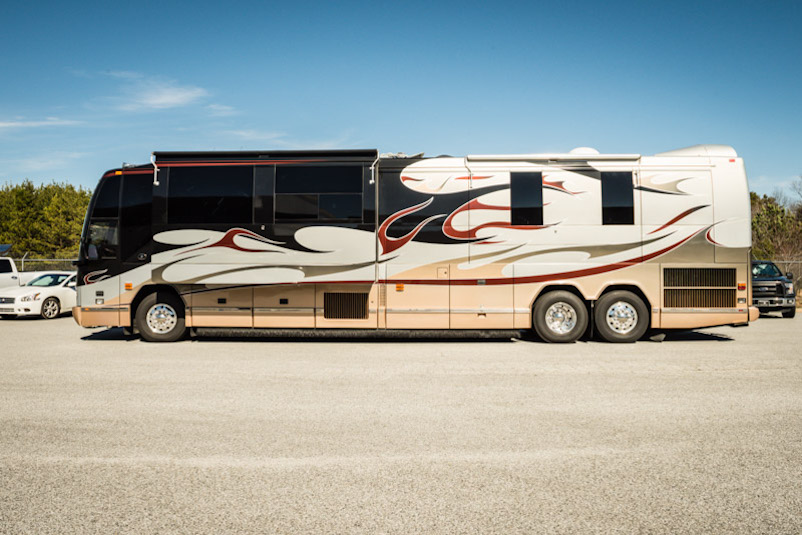 2005 Prevost Featherlite H3-45 For Sale