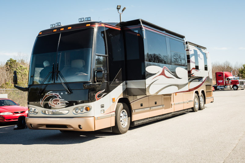 2005 Prevost Featherlite H3-45 For Sale