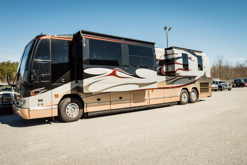 2005 Prevost Featherlite H3-45 For Sale