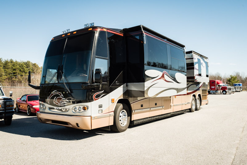 2005 Prevost Featherlite H3-45 For Sale