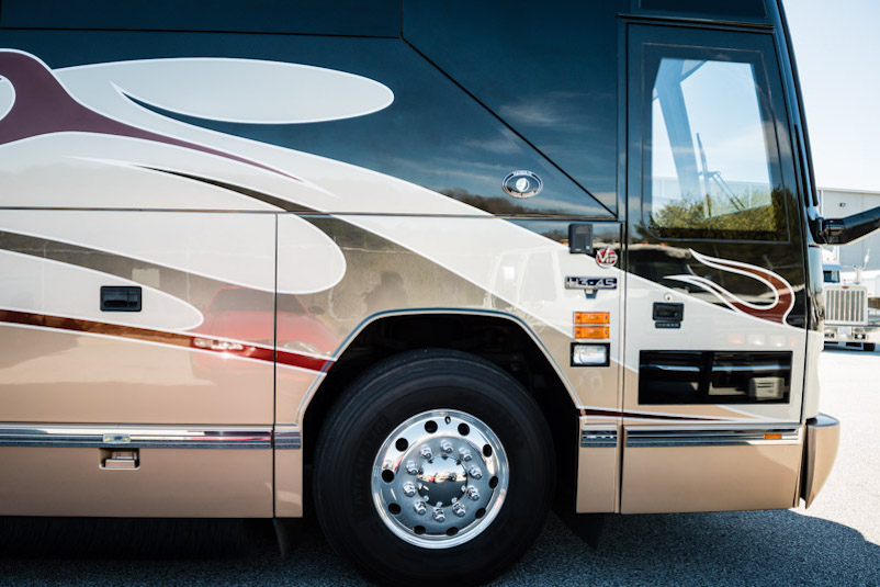 2005 Prevost Featherlite H3-45 For Sale