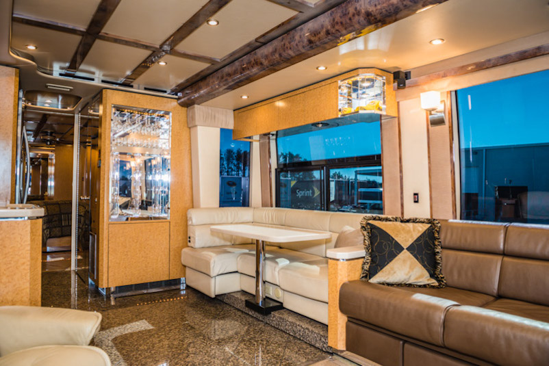 2005 Prevost Featherlite H3-45 For Sale