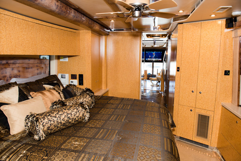 2005 Prevost Featherlite H3-45 For Sale