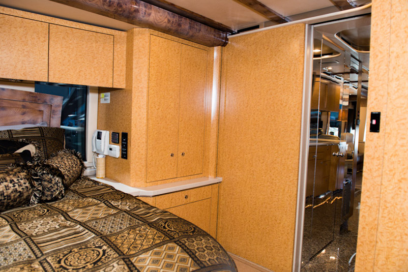 2005 Prevost Featherlite H3-45 For Sale