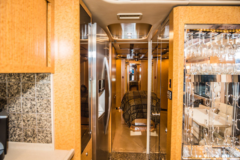 2005 Prevost Featherlite H3-45 For Sale