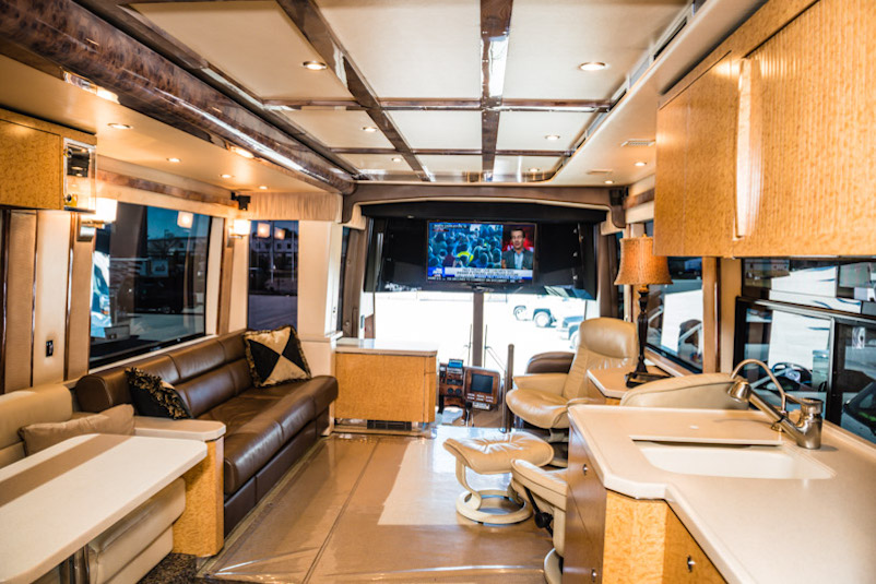 2005 Prevost Featherlite H3-45 For Sale