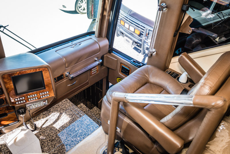 2005 Prevost Featherlite H3-45 For Sale