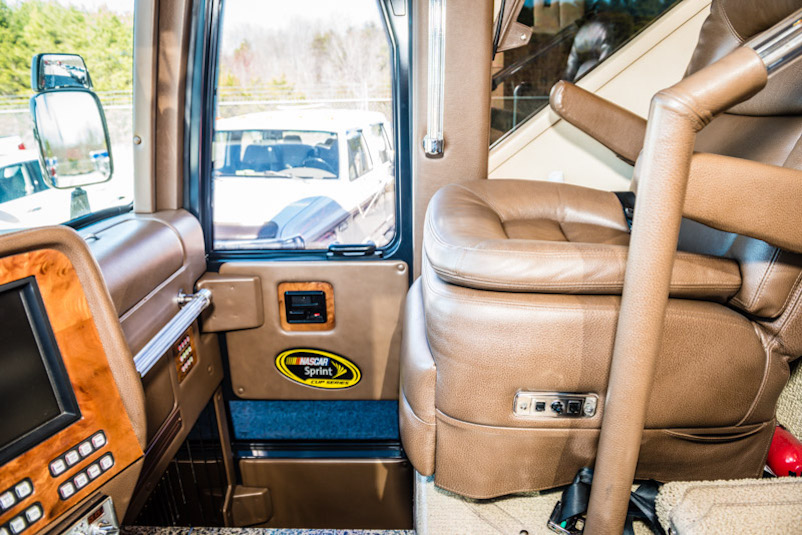 2005 Prevost Featherlite H3-45 For Sale