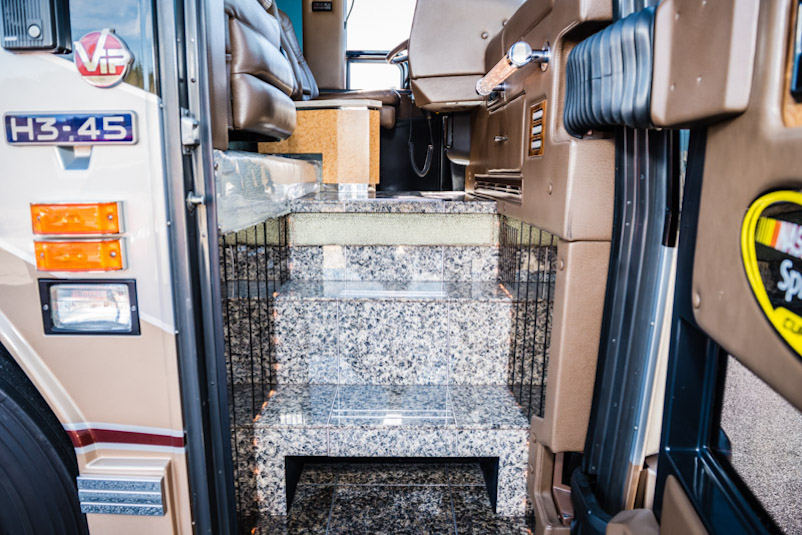 2005 Prevost Featherlite H3-45 For Sale