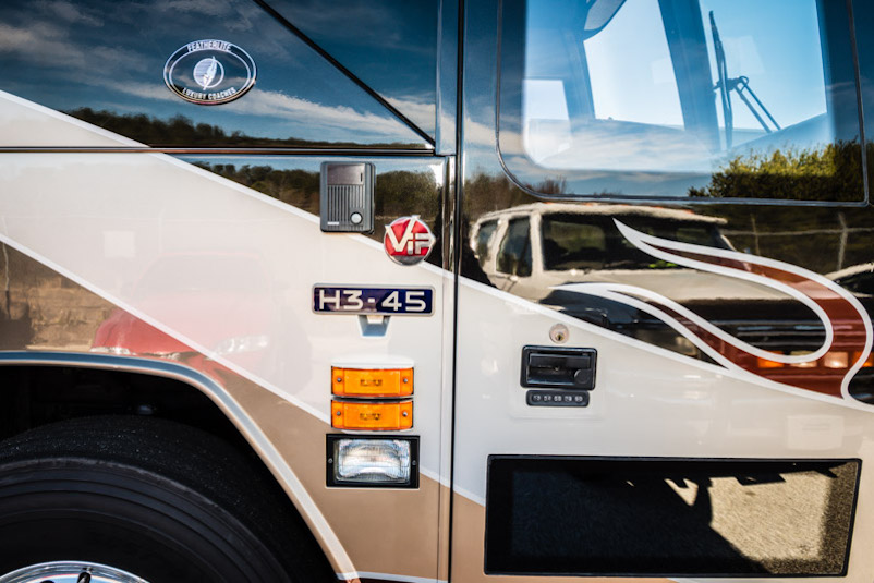 2005 Prevost Featherlite H3-45 For Sale